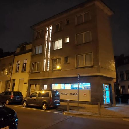 Mooi slaapkamer! proper en compact place voor 3 Antwerpen Buitenkant foto