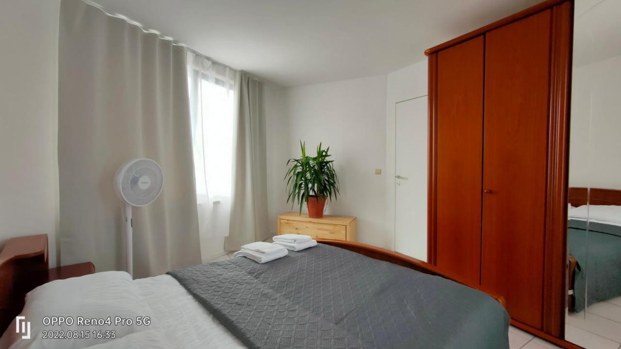Mooi slaapkamer! proper en compact place voor 3 Antwerpen Buitenkant foto
