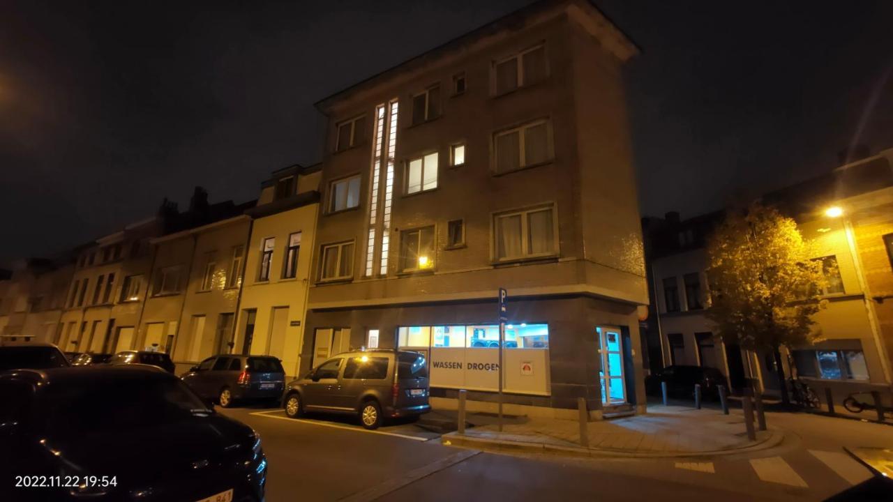 Mooi slaapkamer! proper en compact place voor 3 Antwerpen Buitenkant foto